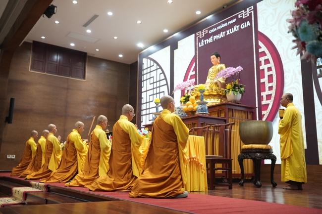 Lễ Thế Phát Xuất Gia - Chùa Hoằng Pháp