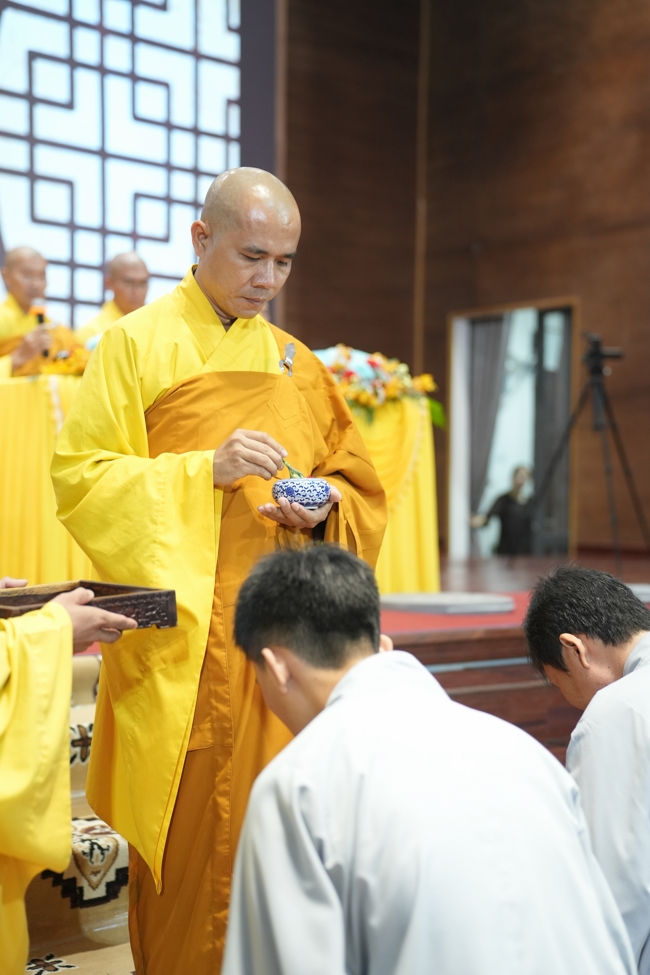 Lễ Thế Phát Xuất Gia - Chùa Hoằng Pháp