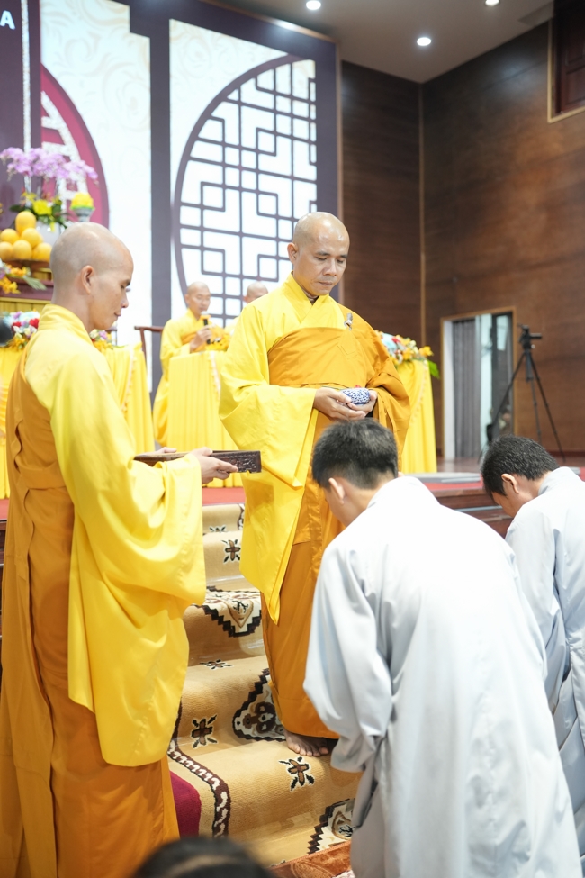 Lễ Thế Phát Xuất Gia - Chùa Hoằng Pháp