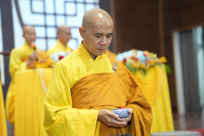 Lễ Thế Phát Xuất Gia - Chùa Hoằng Pháp