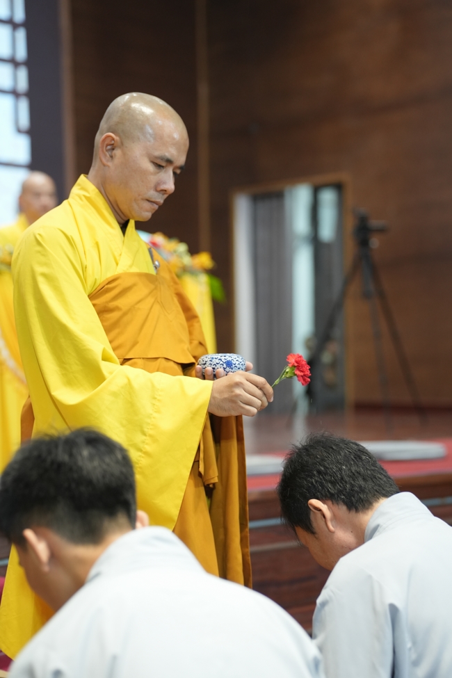 Lễ Thế Phát Xuất Gia - Chùa Hoằng Pháp