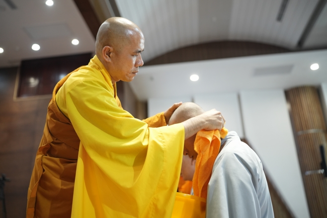 Lễ Thế Phát Xuất Gia - Chùa Hoằng Pháp