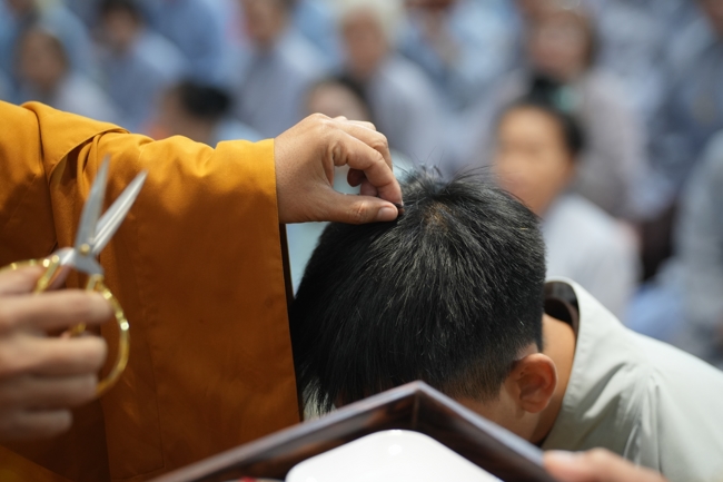 Lễ Thế Phát Xuất Gia - Chùa Hoằng Pháp