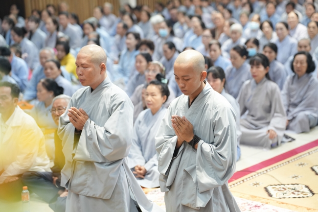 Lễ Thế Phát Xuất Gia - Chùa Hoằng Pháp