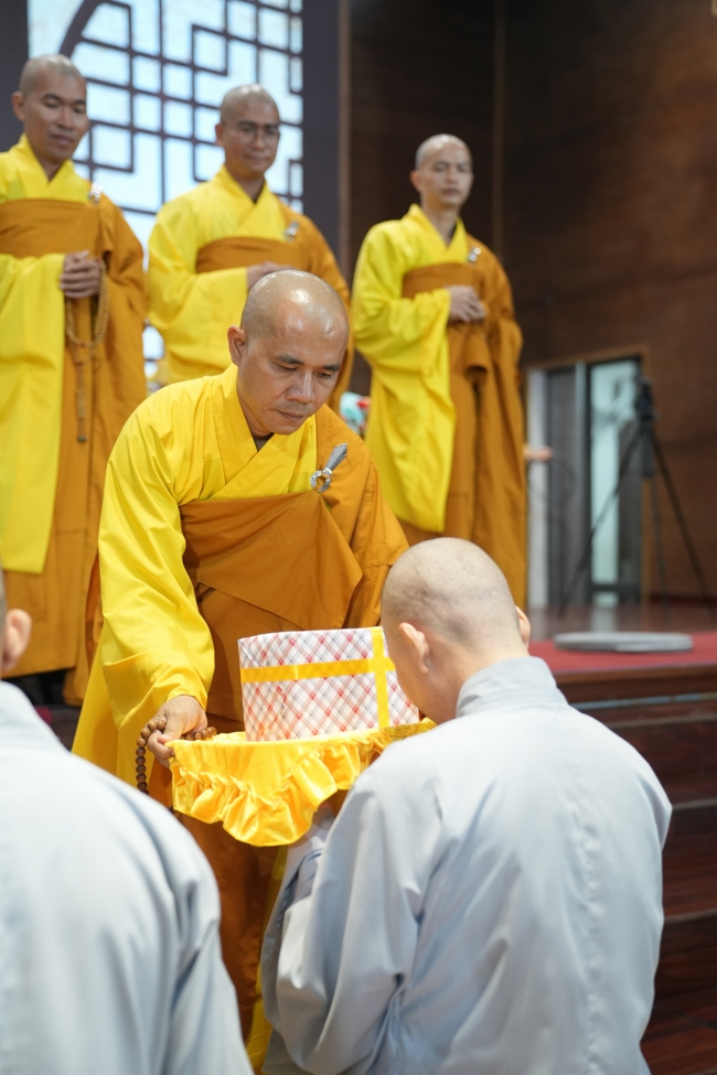 Lễ Thế Phát Xuất Gia - Chùa Hoằng Pháp