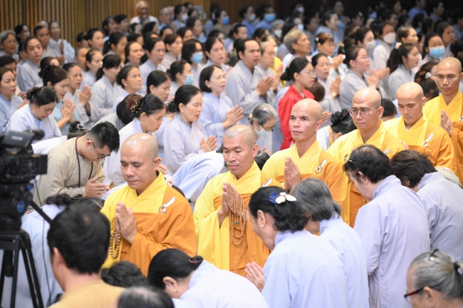 Lễ Thế Phát Xuất Gia - Chùa Hoằng Pháp