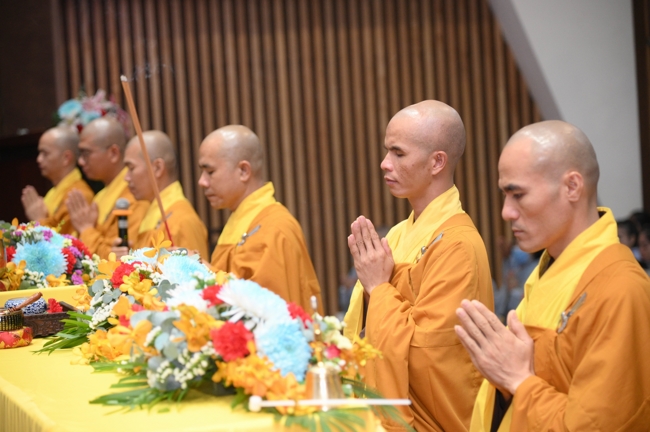 Lễ Thế Phát Xuất Gia - Chùa Hoằng Pháp