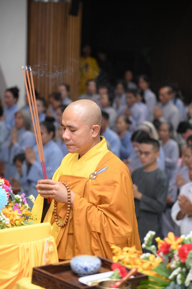 Lễ Thế Phát Xuất Gia - Chùa Hoằng Pháp