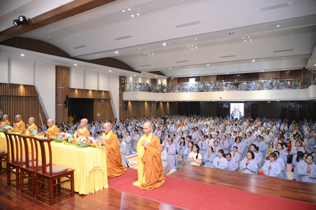 Lễ Thế Phát Xuất Gia - Chùa Hoằng Pháp