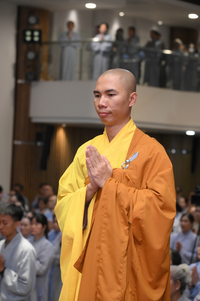 Lễ Thế Phát Xuất Gia - Chùa Hoằng Pháp