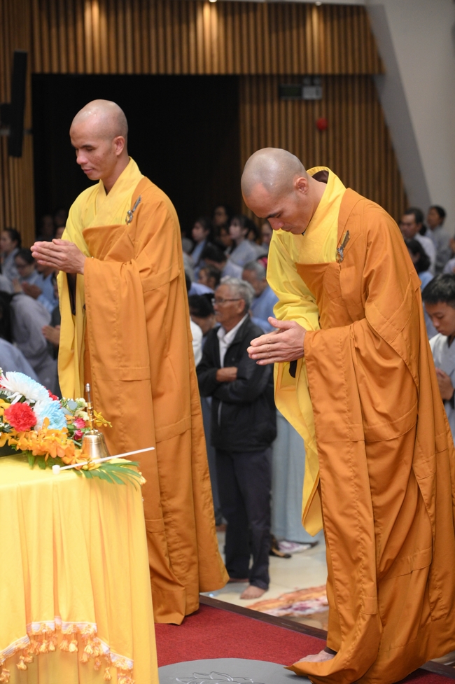 Lễ Thế Phát Xuất Gia - Chùa Hoằng Pháp