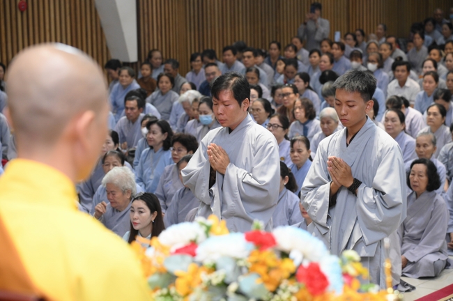 Lễ Thế Phát Xuất Gia - Chùa Hoằng Pháp