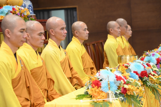 Lễ Thế Phát Xuất Gia - Chùa Hoằng Pháp