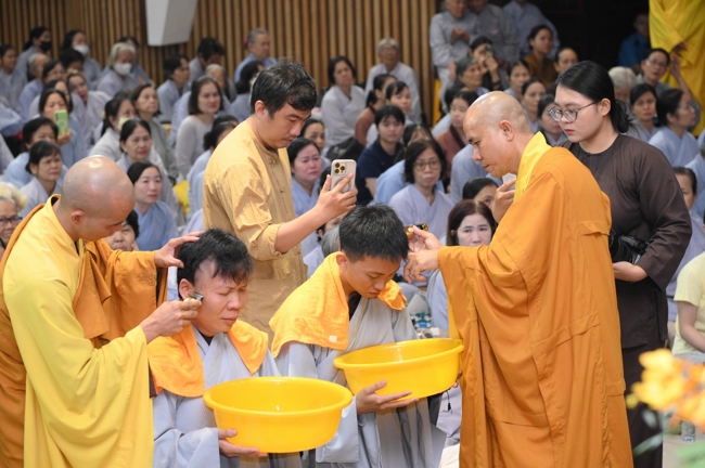 Lễ Thế Phát Xuất Gia - Chùa Hoằng Pháp