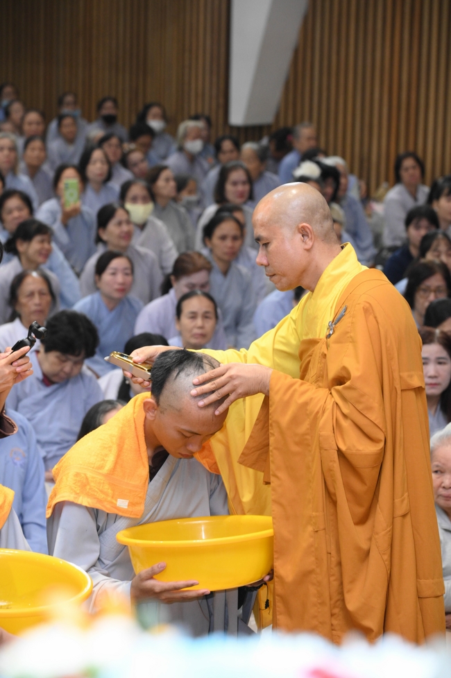 Lễ Thế Phát Xuất Gia - Chùa Hoằng Pháp
