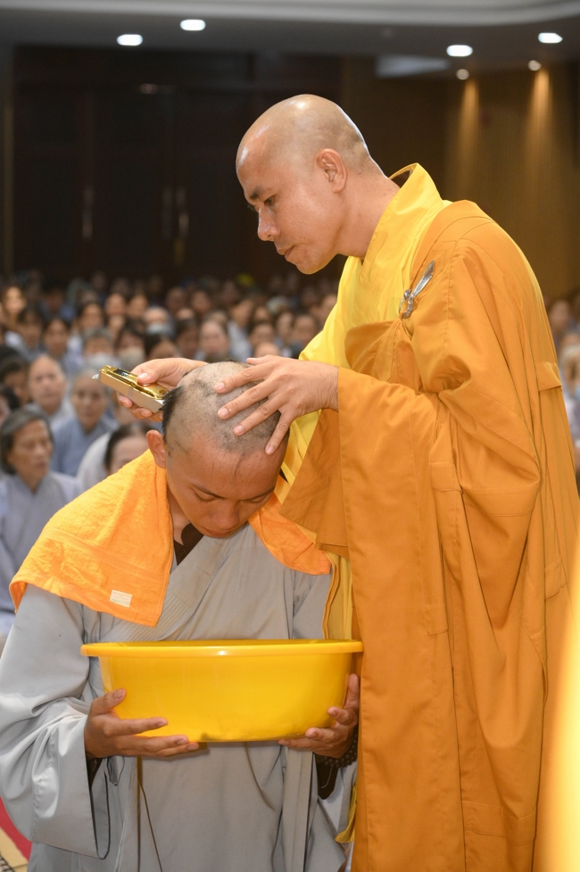 Lễ Thế Phát Xuất Gia - Chùa Hoằng Pháp