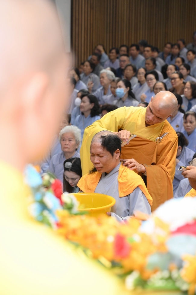 Lễ Thế Phát Xuất Gia - Chùa Hoằng Pháp