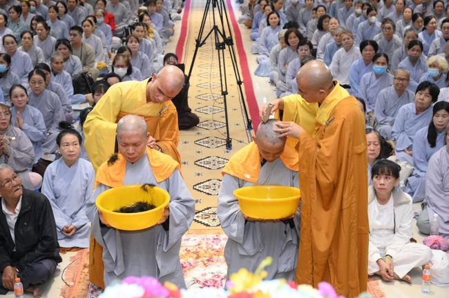 Lễ Thế Phát Xuất Gia - Chùa Hoằng Pháp