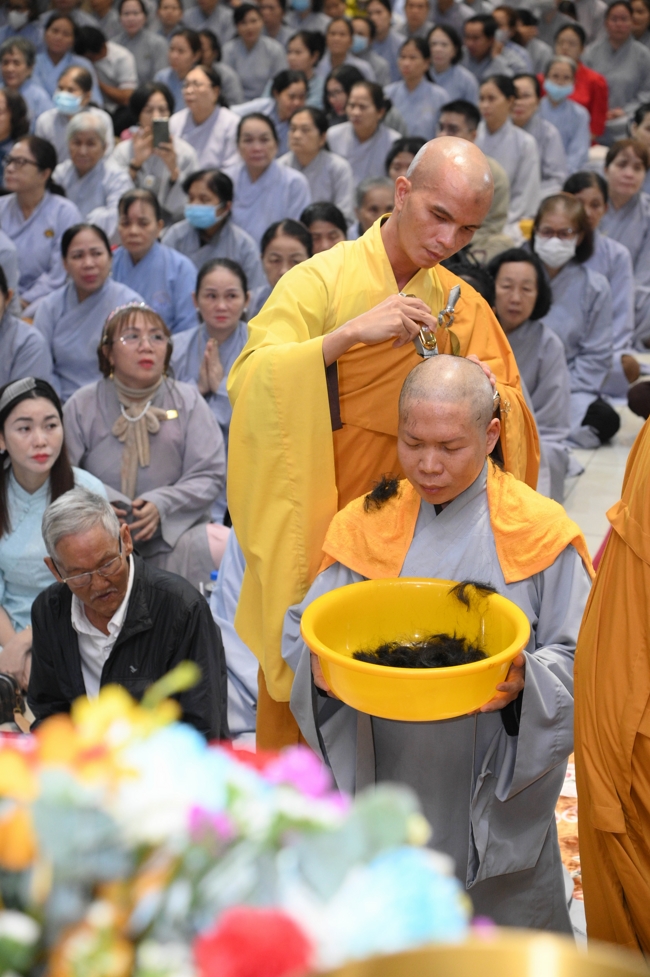 Lễ Thế Phát Xuất Gia - Chùa Hoằng Pháp