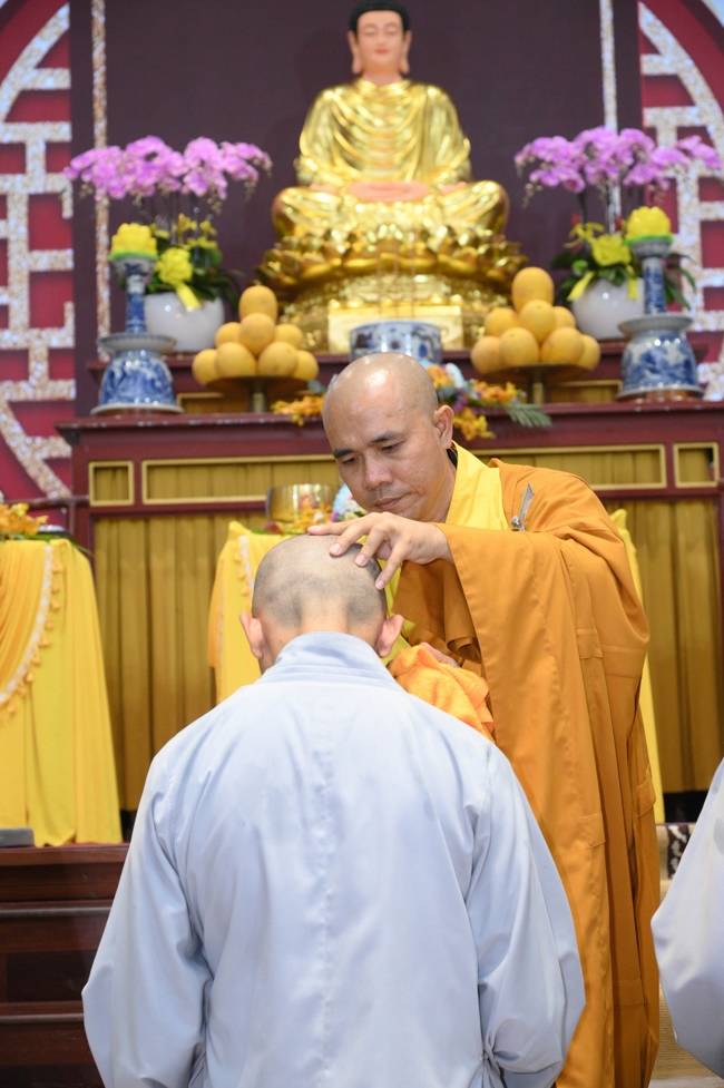 Lễ Thế Phát Xuất Gia - Chùa Hoằng Pháp