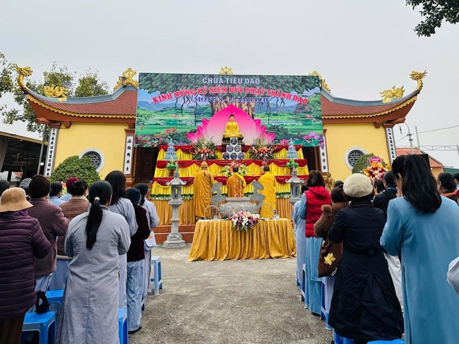 Chùa Tiêu Dao - Quảng Ninh: Buổi lễ kỷ niệm ngày đức Phật Thích Ca Mâu Ni thành đạo.