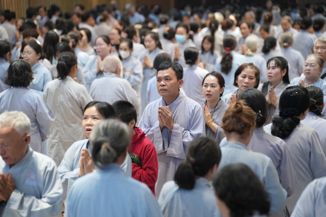 Khóa tu niệm Phật một ngày.