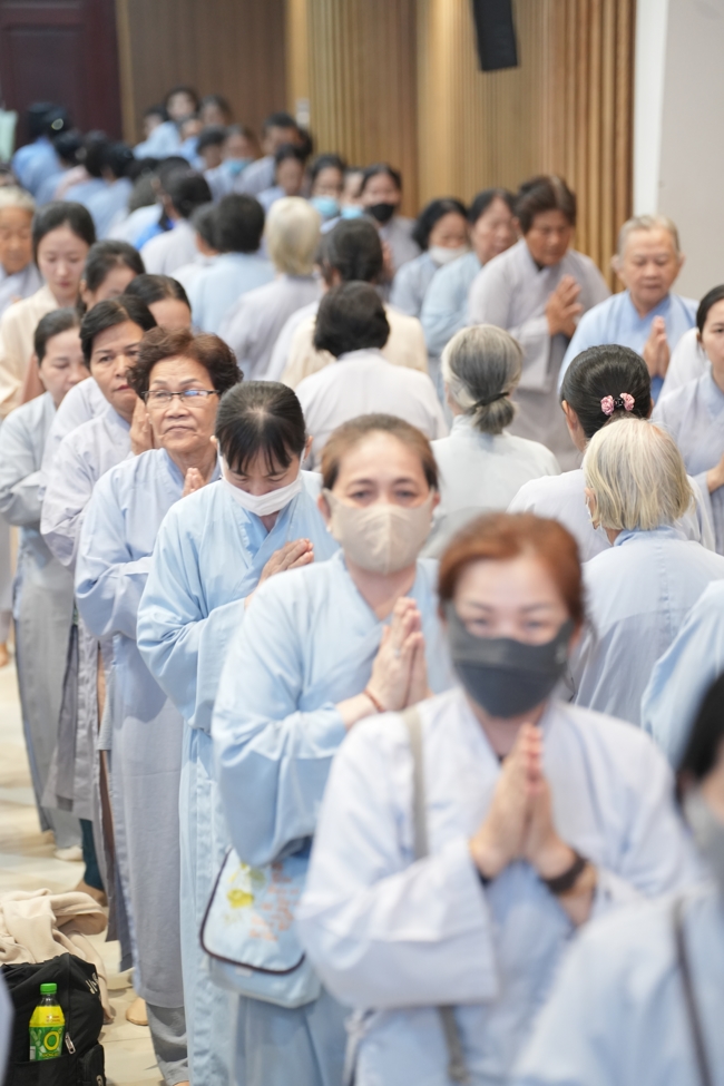 Khóa tu niệm Phật một ngày.