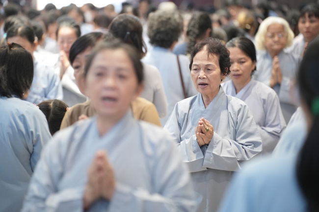 Khóa tu niệm Phật một ngày.