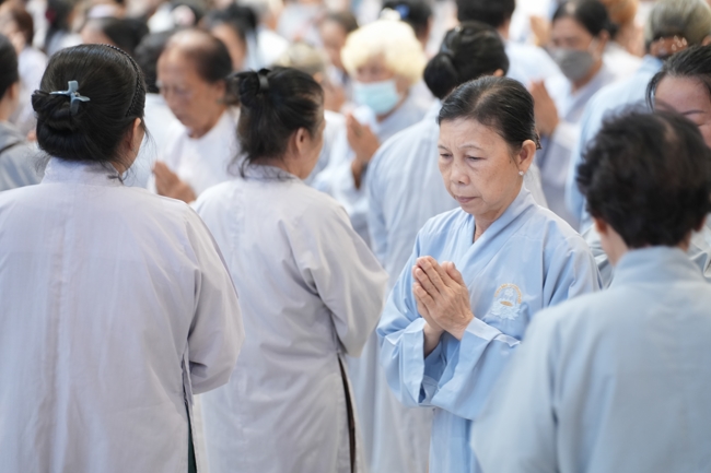 Khóa tu niệm Phật một ngày.