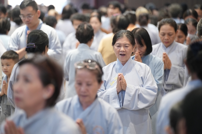 Khóa tu niệm Phật một ngày.