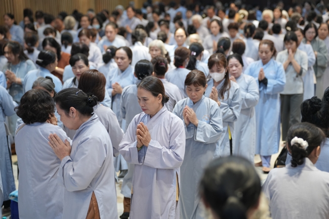 Khóa tu niệm Phật một ngày.