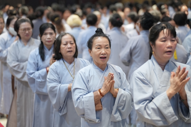 Khóa tu niệm Phật một ngày.