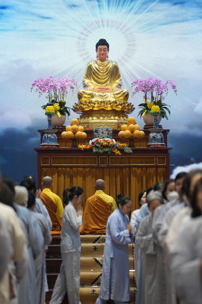 Khóa tu niệm Phật một ngày.