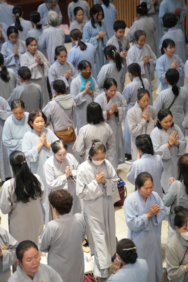 Khóa tu niệm Phật một ngày.