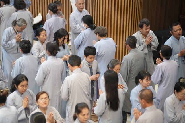 Khóa tu niệm Phật một ngày.