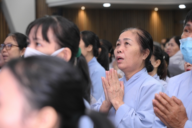 Khóa tu niệm Phật một ngày.