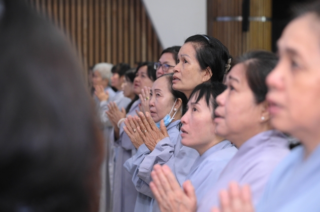 Khóa tu niệm Phật một ngày.