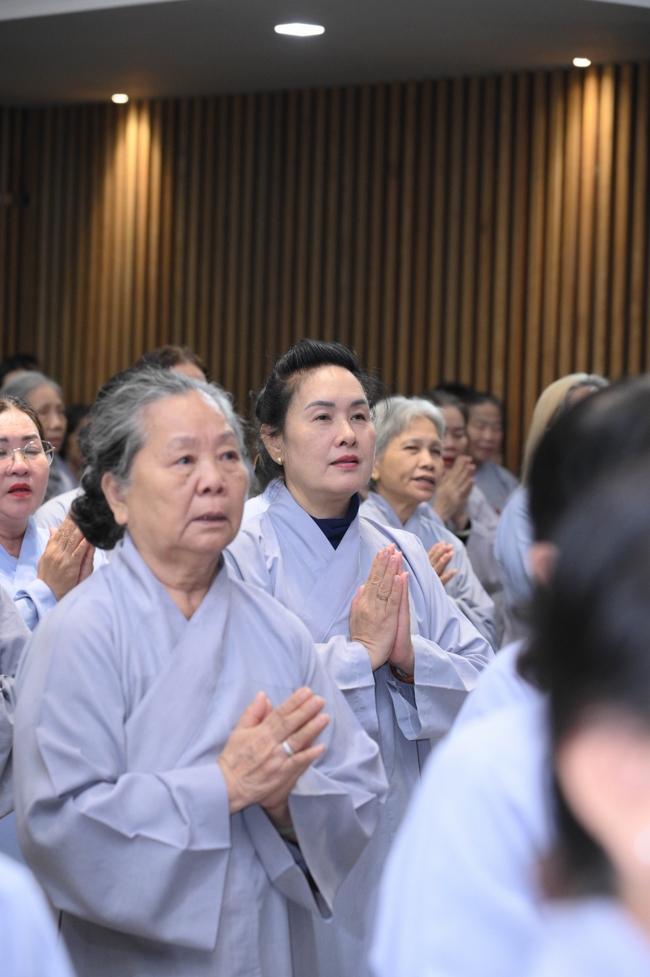 Khóa tu niệm Phật một ngày.