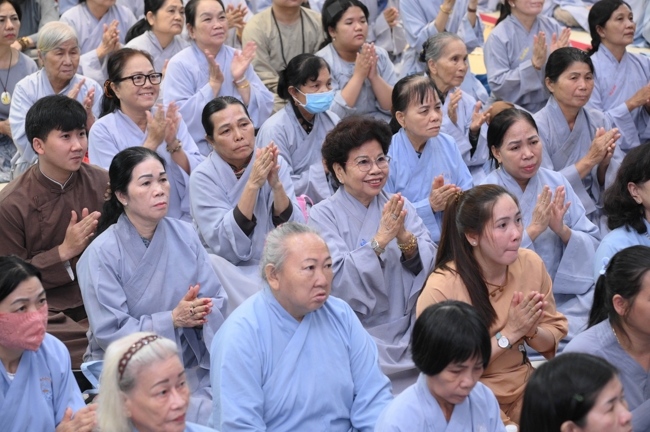 Khóa tu niệm Phật một ngày.