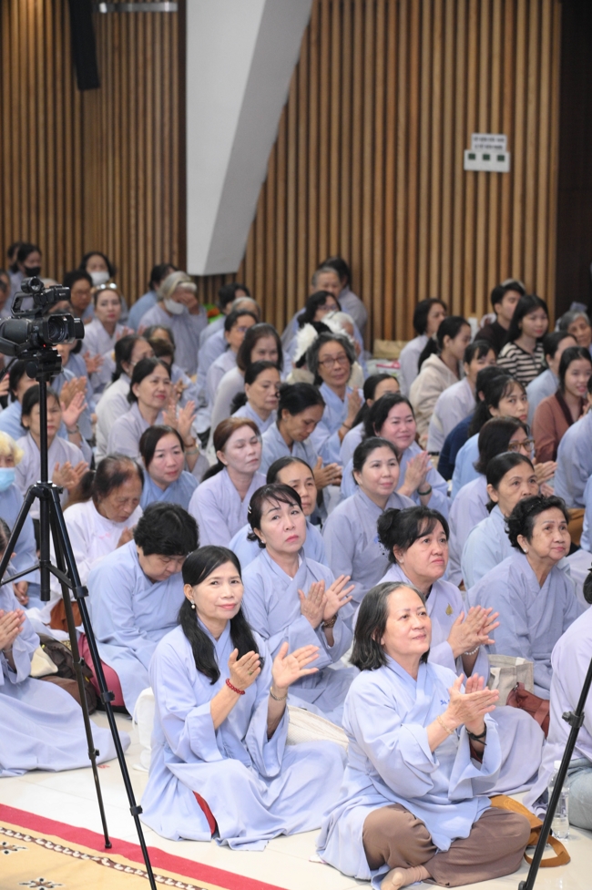 Khóa tu niệm Phật một ngày.