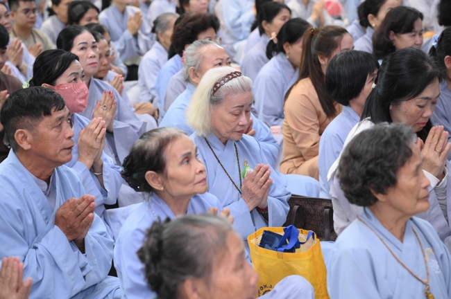 Khóa tu niệm Phật một ngày.