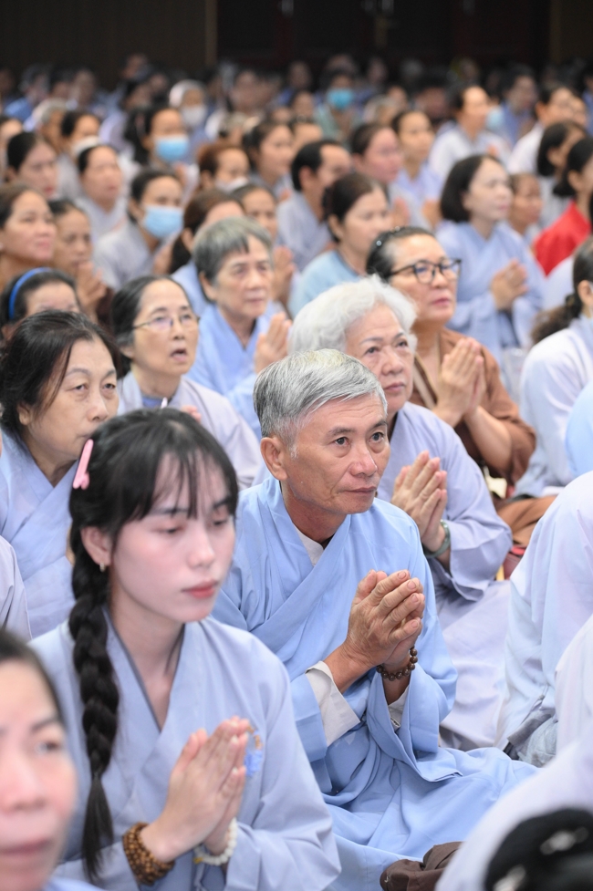 Khóa tu niệm Phật một ngày.