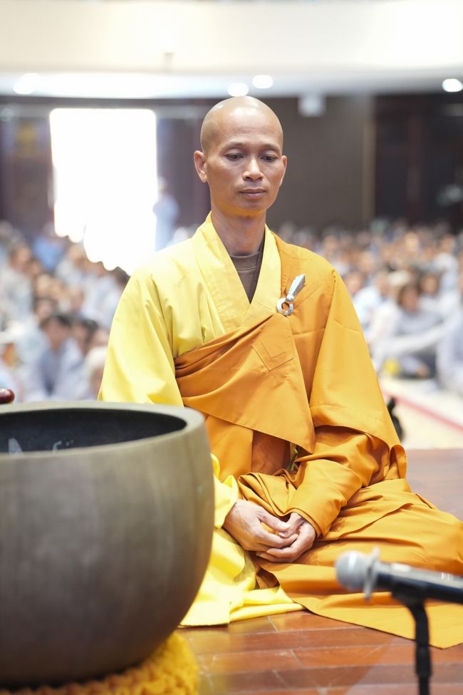 Khóa tu niệm Phật một ngày.