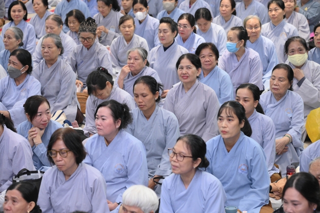 Khóa tu niệm Phật một ngày.