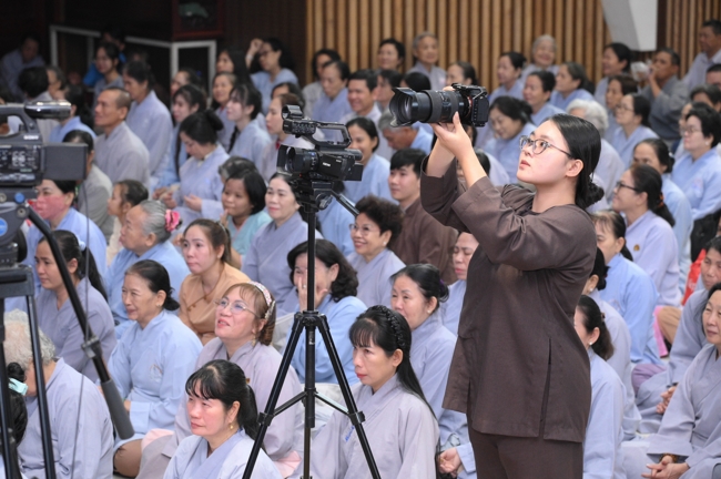 Khóa tu niệm Phật một ngày.