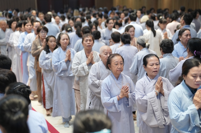 Khóa tu niệm Phật một ngày.