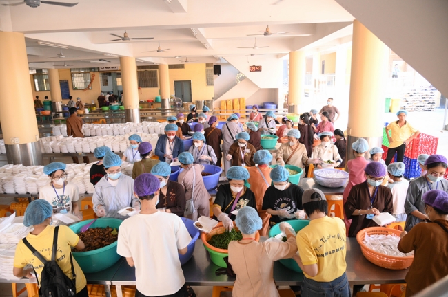 Khóa tu niệm Phật một ngày.