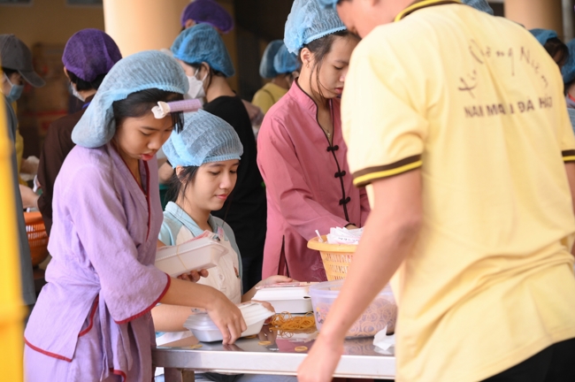 Khóa tu niệm Phật một ngày.