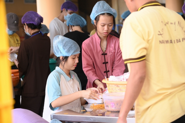 Khóa tu niệm Phật một ngày.