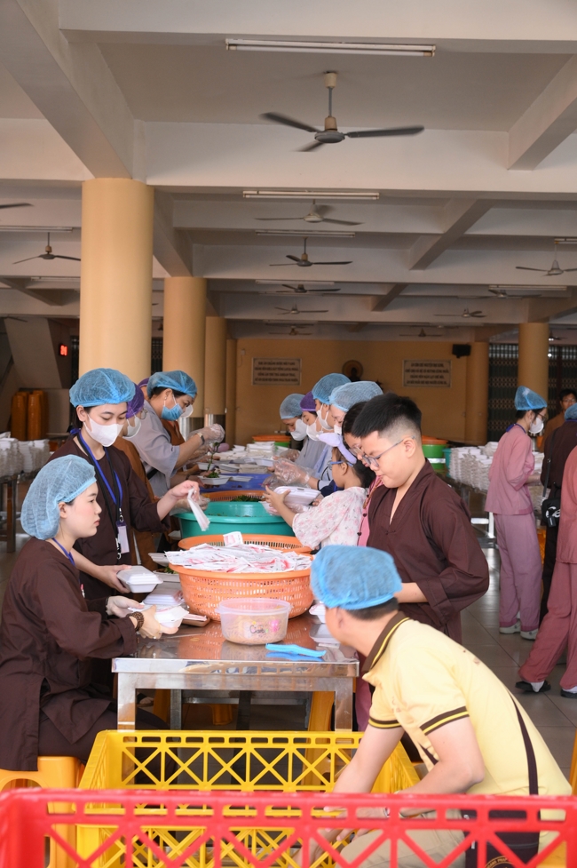 Khóa tu niệm Phật một ngày.